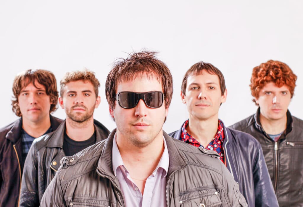 No ves nada nos presenta "Nacional" - La banda platense No ves nada nos presenta "Nacional", su tercer disco. Un trabajo pensado incluso desde el nombre, porque se reconocen como una banda influenciada principalmente por lo intenacional y acá decidieron buscar un sonido más argentino. Canciones directas, de melodías alegres y guitarras pegadizas, que acá el cantante del grupo, Nicolás Presa, nos cuenta cómo fueron creadas. No ves nada