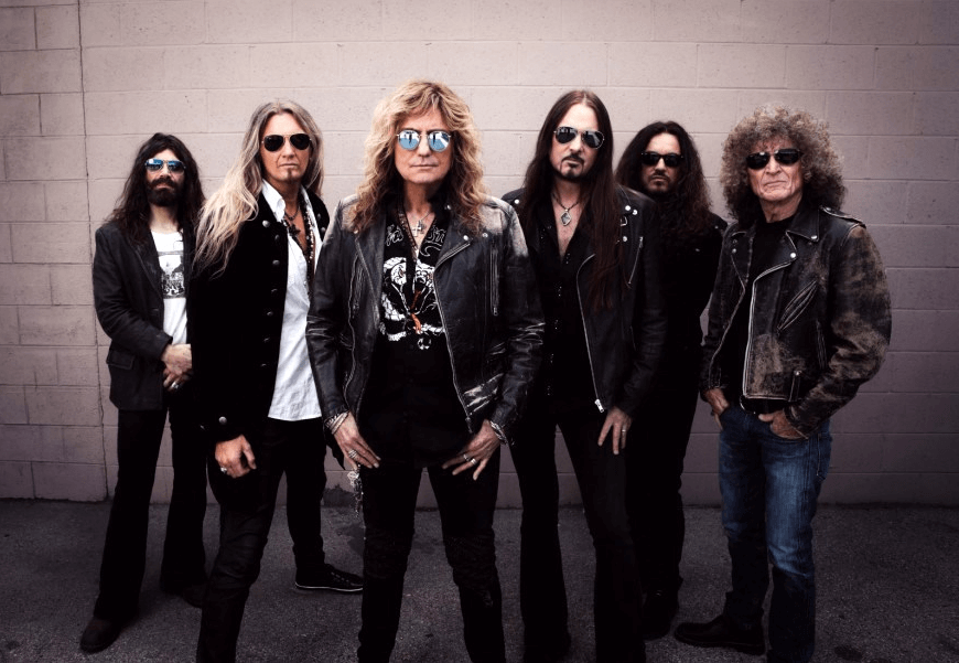 Whitesnake: "Con ‘Flesh & Blood’ sufrimos muchas frustraciones" - “Si estás escribiendo con David Coverdale, todo lo que sugieras tiene que salir en el primer o segundo intento. Sino, va a dejar de prestarte atención. A él no le gusta forzar las cosas”, dice Joel Hoekstra, el flamante guitarrista de Whitesnake desde 2014. Y aunque pareciera poco tiempo, para el grupo es un montón, siendo tantos los miembros que se fueron y vinieron. Whitesnake