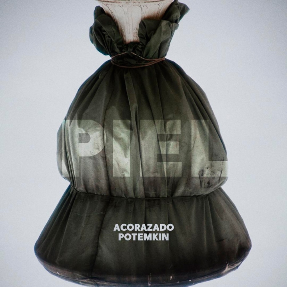 "Piel", el cuarto disco de Acorazado Potemkin - "Piel" es el cuarto disco de Acorazado Potemkin, una banda que ya cumple 10 años y que ha entregado algunos de los mejores discos del rock argentino de los últimos tiempos. Acorazado Potemkin