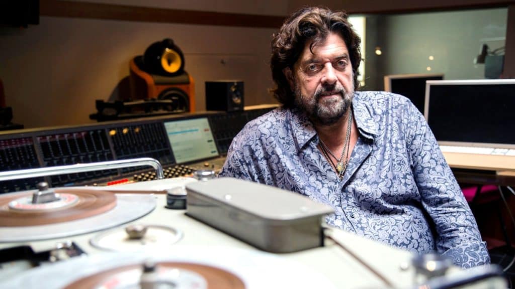 Alan Parsons: "Muchos sellos me proponen grabar, pero no tengo material" - -Sí. Pero si te fijás, el Alan Parsons Project fue siempre eso. A algunos los llamamos más de una vez, como por ejemplo a Colin Blunstone –cantó en "Old and wise"- y a Lenny Zakatek –que estuvo en "Damned if I do" y "Games people play"-. Pero pasó un montón de tiempo desde el último disco de ese proyecto, ¿sabés? Fue en 1987. Hay muchos artistas jóvenes a los que podría llamar, y estoy más emocionado por trabajar con ellos. Alan Parsons