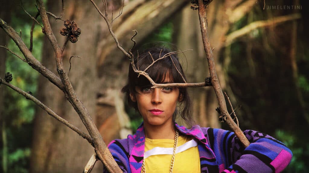 Outra: mujeres al poder - Outra es un sello discográfico argentino creado hace cinco años, integrado por siete artistas femeninas: Clara Besfamille, Anamolí, Mica Hourbeigt, Agathe Cipres, Milagros Majó, Baridi Baridi y el trío Ninja. alejandra estepa