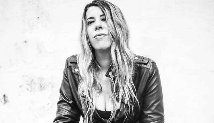 Chana presenta su nuevo disco entre feminismo y peronismo - Chana está atravesada por el arte desde pequeña. Es autora y directora teatral y música y desde allí combina su pasión junto con su gran visión social. Con su segundo álbum "Negro" presenta 13 canciones propias de rock y blues que hablan de su feminismo y su compromiso con la realidad, buscando revalorizar el lugar de la mujer en la música y la cultura. chana