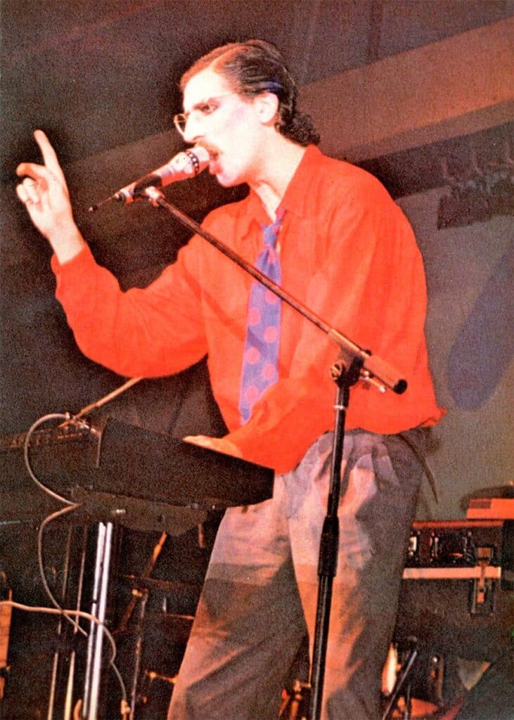 Un refugio de arte - Charly García presentó "Piano Bar" en el Luna Park. Rescate de una crónica publicada en la Revista Pelo Nº241, junio de 1985.? charly