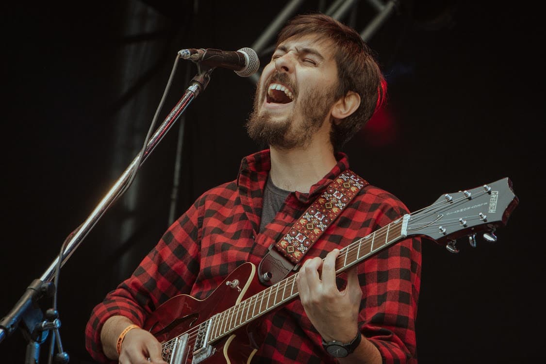 Agustín Donati: "Lo que no se puede revertir es el paso del tiempo" - Con un estilo entre folk y pop, Agustín Donati creó "Lo irreversible", un álbum compuesto por 7 canciones que nos harán viajar por diversos estados emocionales. Bajo la producción de Fede Petro (Open Folk) se grabó en el Estudio Bulo con Nacho De La Riega. Agustín Donati