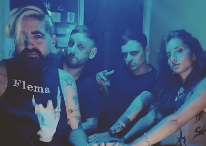 Funerales lanza un nuevo single grabado en pleno aislamiento - Mediaba el mes de marzo y Funerales tenía planificado un año cargado hasta la médula. El calendario marcaba una semana para que este proyecto sonoro, visual y sumamente combativo se sumergiera al estudio para grabar el que sería el primero de tres EPs. funerales
