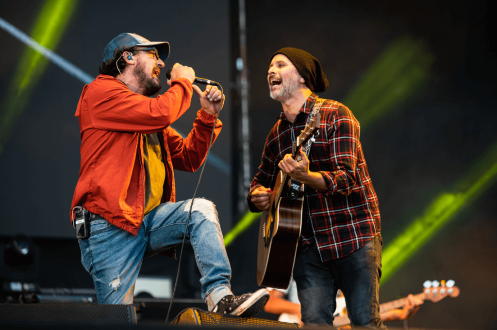 Cosquín Rock 2020: Día 2 - La segunda jornada del festival se movió principalmente entre el rock, el pop, el blues, el trap y el hip hip. Crónica de Lucas Seoane y fotos de Catriel Remedi. la vela