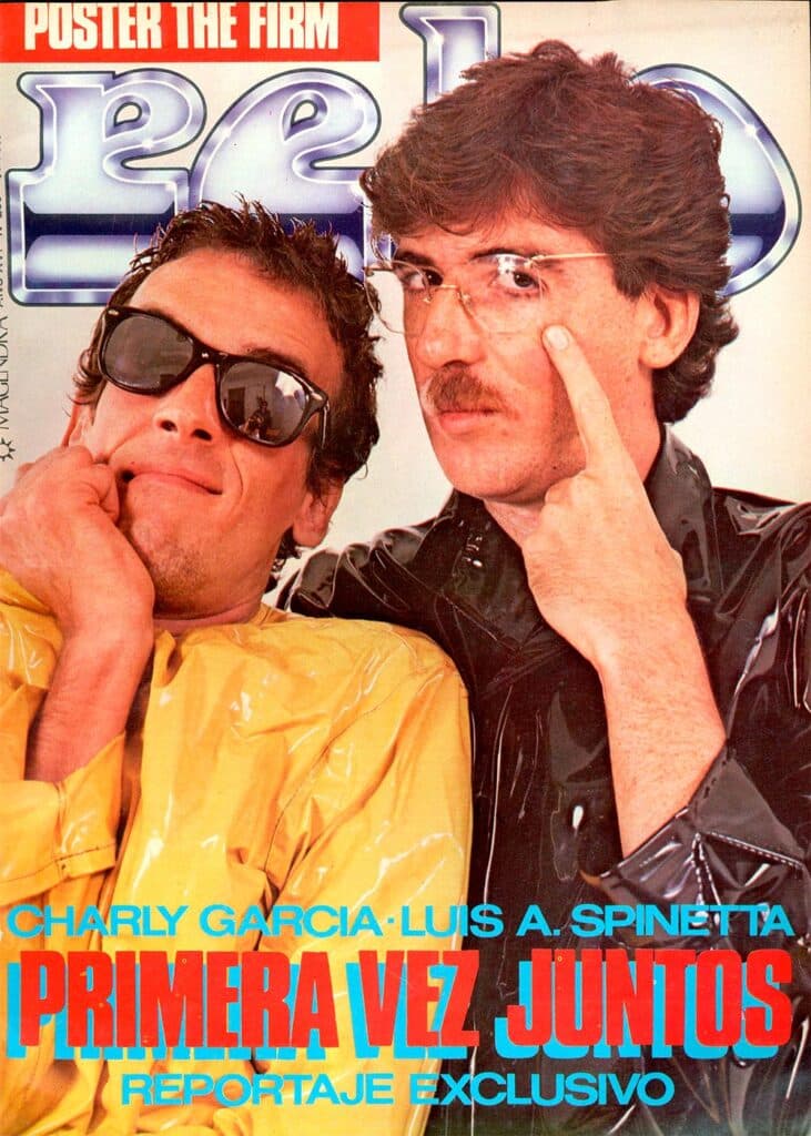 Remar en la arena - Por trayectoria, experiencia y calidad, Charly García y Luis Alberto Spinetta integran desde hace años la primerísima plana del rock argentino. Ambos han editado hace poco tiempo sendos discos claves para sus respectivas carreras y para la música nacional en general, y ahora están preparando los conciertos presentación de ese material sin alterarse demasiado por la crisis económica ni la situación general del país. Y es lógico que así sea. Los dos saben que tienen la fuerza y la calidad necesarias para hacer frente al, mal tiempo y seguir tirando para adelante sin ningún tipo de claudicaciones ni concesiones. Ellos pueden estar remando en la arena, pero con la tranquilidad de saber que en su interior llevan el verdadero mar. Rescate de una entrevista publicada en la nota de tapa de la Revista Pelo Nº239, mayo 1985 luis y charly 6