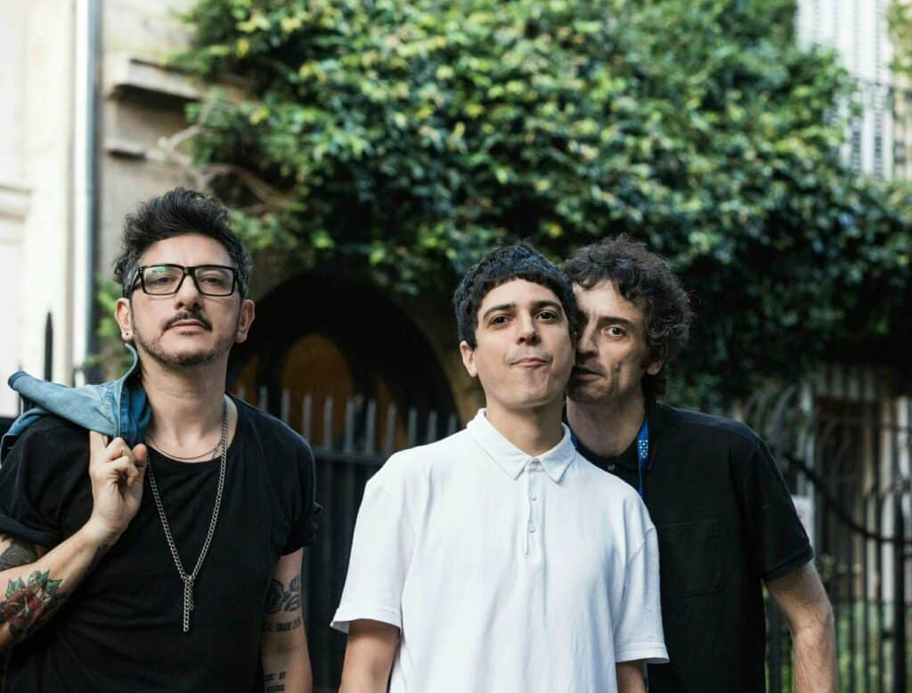 Ok Pirámides y tres nuevos EPs - Julián Della Paolera, cantante de Ok Pirámides, nos cuenta cómo llegaron al nuevo material, que fue editado en tres EPs de cuatro tracks cada uno. ¿Por qué en ese formato? Dale play y enterate. ok piramides