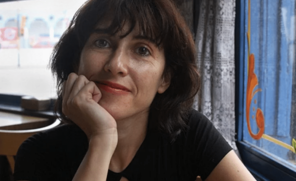 Recordando a Rosario Bléfari - Cada vez que se habla de Rosario Bléfari se la menciona como un referente. Su primera banda, Suárez, se convirtió en un emblema del rock de los '90s. Por lo vanguardista de la propuesta artística, sin dudas; pero también por la iniciativa autogestiva desde la organización. rosario