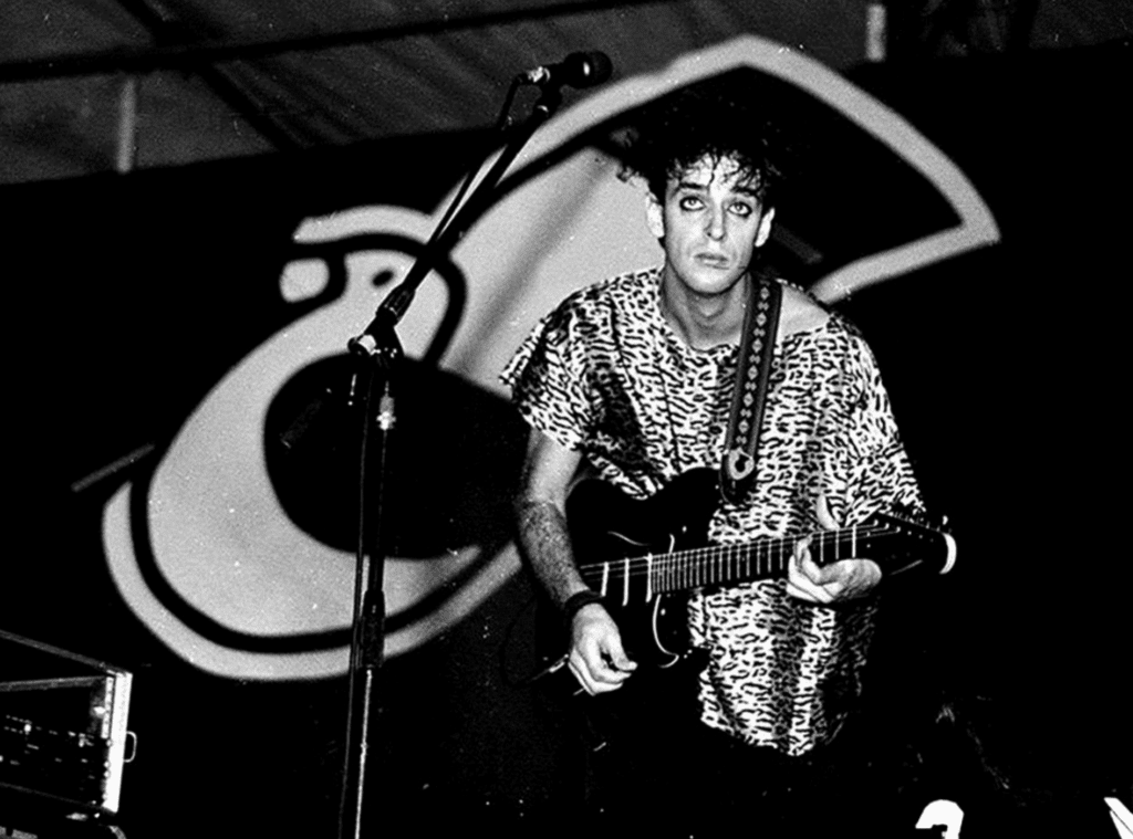 A 35 años del Chateau Rock - Raúl Porchetto, G.I.T. y La Torre fueron los momentos más destacados de aquél festival que tuvo lugar en el estadio mundialista de Córdoba los días 16 y 17 de marzo de 1985. Pero además de otras figuras destacadas de la época (Baglietto, Lebón) también participaron algunos artistas que daban sus primeros pasos en grandes escenarios, como por ejemplo Fito Páez y Soda Stereo. Soda en Chateau Rock '85
