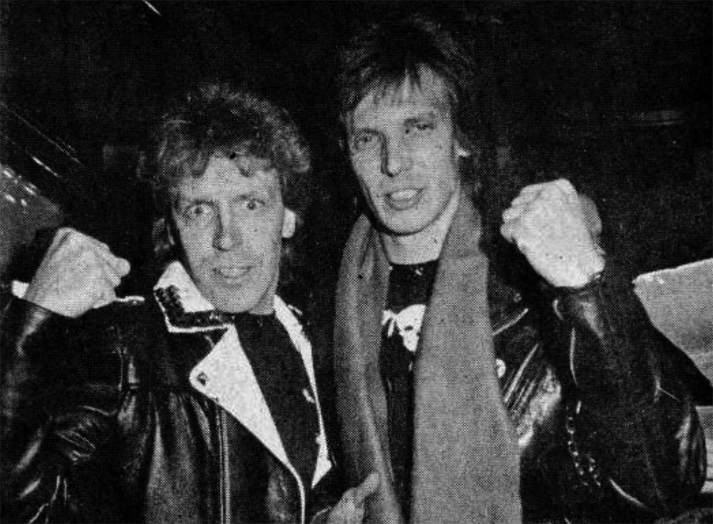 Tarzen - El baterista Michel Peyronel, ex RIFF, se radicó en España luego de la edición de su disco solista. Allí formó Tarzen, junto a su hermano Danny y a un conocido guitarrista español, Salvador Domínguez, ambos provenientes del grupo local Banzai. La banda se completaría con Ralph Hood, bajista y guitarrista británico. Y más adelante se sumaría el guitarrista Gady Pampillón. tarzen