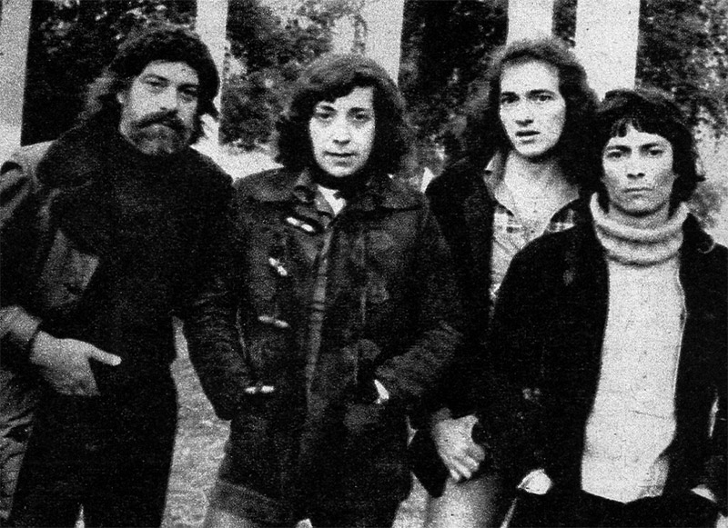 Se separa Vox Dei: tantos años de gloria - Este grupo legendario deja definitivamente los escenarios. Durante más de diez años recorrieron todo el país y fueron uno de los poderosos pilares de la música contemporánea. Su momento más alto y su obra más conocida —"La Biblia”— sirvió para consolidar todo un movimiento que, inclusive, le debe buena parte de su existencia. El final llegó por decisión propia, ya que aún siguen trabajando y podrían hacerlo por mucho tiempo más. Pero muchos de quienes hoy los siguen escuchando, quizás, no conozcan sus orígenes. Por eso, y para evitar la sensiblería de una despedida, preferimos contar su historia auxiliados por la propia memoria del grupo y por nuestro archivo fotográfico (que lo tiene todo). vox dei 10