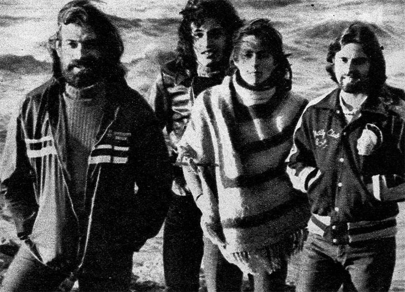Se separa Vox Dei: tantos años de gloria - Este grupo legendario deja definitivamente los escenarios. Durante más de diez años recorrieron todo el país y fueron uno de los poderosos pilares de la música contemporánea. Su momento más alto y su obra más conocida —"La Biblia”— sirvió para consolidar todo un movimiento que, inclusive, le debe buena parte de su existencia. El final llegó por decisión propia, ya que aún siguen trabajando y podrían hacerlo por mucho tiempo más. Pero muchos de quienes hoy los siguen escuchando, quizás, no conozcan sus orígenes. Por eso, y para evitar la sensiblería de una despedida, preferimos contar su historia auxiliados por la propia memoria del grupo y por nuestro archivo fotográfico (que lo tiene todo). vox dei 4