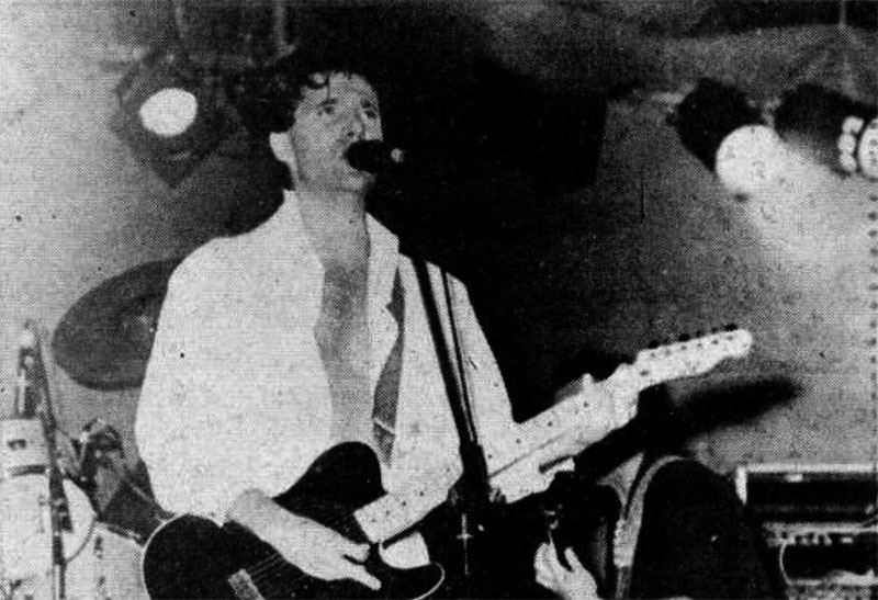 Chateau Rock 85: muchas luces, pocas sombras - Con las actuaciones de Raúl Porchetto, G.I.T. y La Torre —en ese orden— como picos culminantes en cuanto a calidad y emotividad, el festival Chateau '85 culminó con éxito tras dos jornadas de buena música. Juan Carlos Baglietto, Zas y Fito Páez fueron otros de los que descollaron dentro de una programación que tuvo a Autobús y Posdata como las grandes revelaciones. El éxito del evento sirve para ratificar la importancia que el rock tiene en el interior del país y los resultados que se pueden obtener cuando se trabaja con la infraestructura necesaria. zas 1