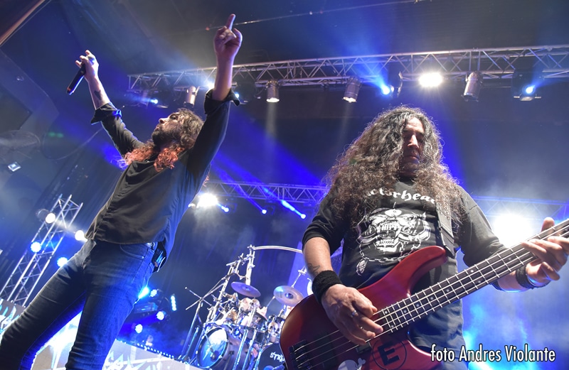 Ácido que fue, es y será argentino - Los ex integrantes de Hermética (menos uno que todos saben) se juntaron para celebrar los 26 años de un disco que marcó una época y a una banda inigualable. Desbordaron el Teatro de Flores donde demostraron que los clásicos no tienen fecha de vencimiento y las ausencias son ausencias no más. 45ce77f3 a037 4f3c 9c6c 1f7ece2a5d7e