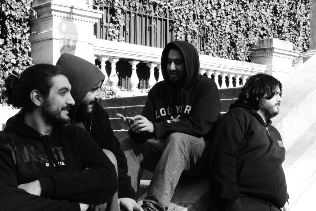 De La Gran Piñata - Los conciertos exitosos en convocatoria coronaron un gran año para De La Gran Piñata, que lanzó su primer video oficial de “Montaña rusa” y cerró con un nuevo show en La Trastienda. La banda siguió girando por el país en 2013 y realizó una serie de shows con un feliz denominador común: localidades agotadas tanto en Rosario y Buenos Aires. A comienzos de 2014 tocaron en Teatro Vorterix y en abril en Teatro Flores. En julio regrabó en vivo en La Trastienda su disco debut, lanzado luego en noviembre bajo el nombre de "Miércoles en vivo". De La Gran Piñata