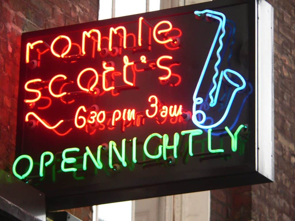 Rock is here #04: Ronnie Scott’s Jazz Club - En este episodio de Rock is Here visitamos un club con una larguísima lista de recitales y que tiene la particularidad de unir la historia de Eric Burdon con la de Jimi Hendrix y con la de The Beatles: el Ronnie Scott's Jazz Club. 8556f069 5ca1 4c85 b642 731542f5a0ba