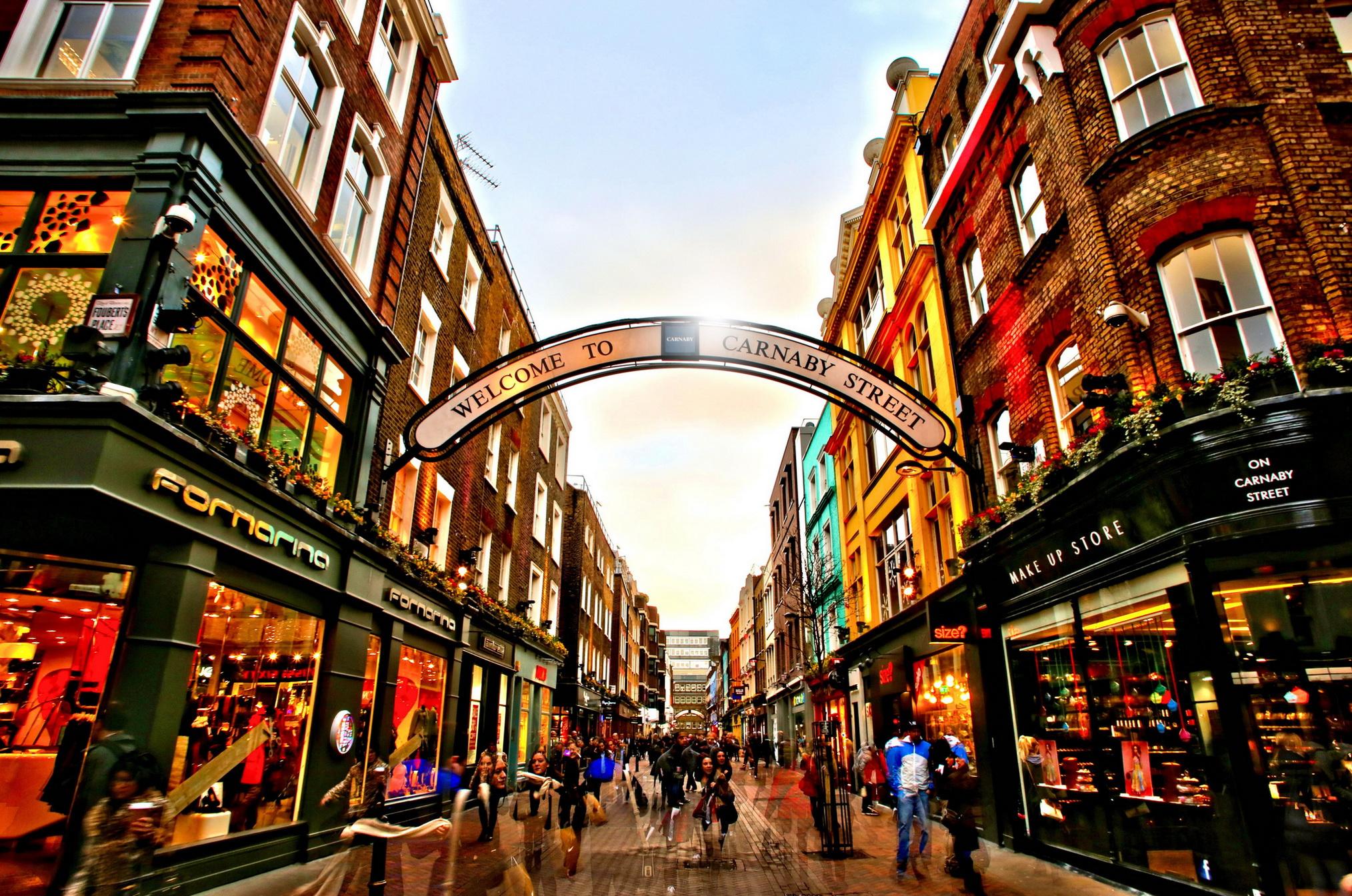 Rock is here #10: Carnaby Street - En este episodio de Rock is Here te propongo caminar por una calle que es sinónimo de la moda joven londinense, donde se lució el Swinging de los 60’s y el movimiento Mod: Carnaby Street. cbf2886a 0d7a 470a 9c79 25992da0a3d4