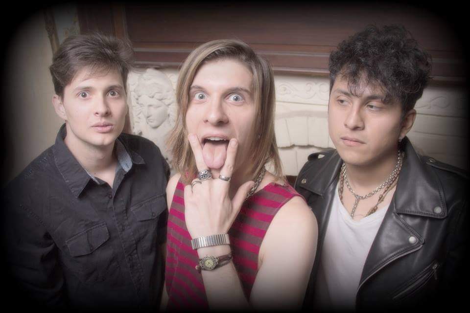 Le Temps: "Abandonamos todo por el mismo sueño" - "Pastillas para amar mejor" corresponde al primer disco de estudio de la banda de rock Le Temps. La misma se encuentra actualmente integrada por Sergio Juárez en guitarra y voz; Brian Moore en bajo y coros; y Matías Scheidegger en batería. Cabe destacar que este material fue grabado en Estudio A de la Nave de Oseberg, con la participación de Horacio Castro en la mezcla y masterización. e15d342c 3284 4b3b a100 4c458038b875