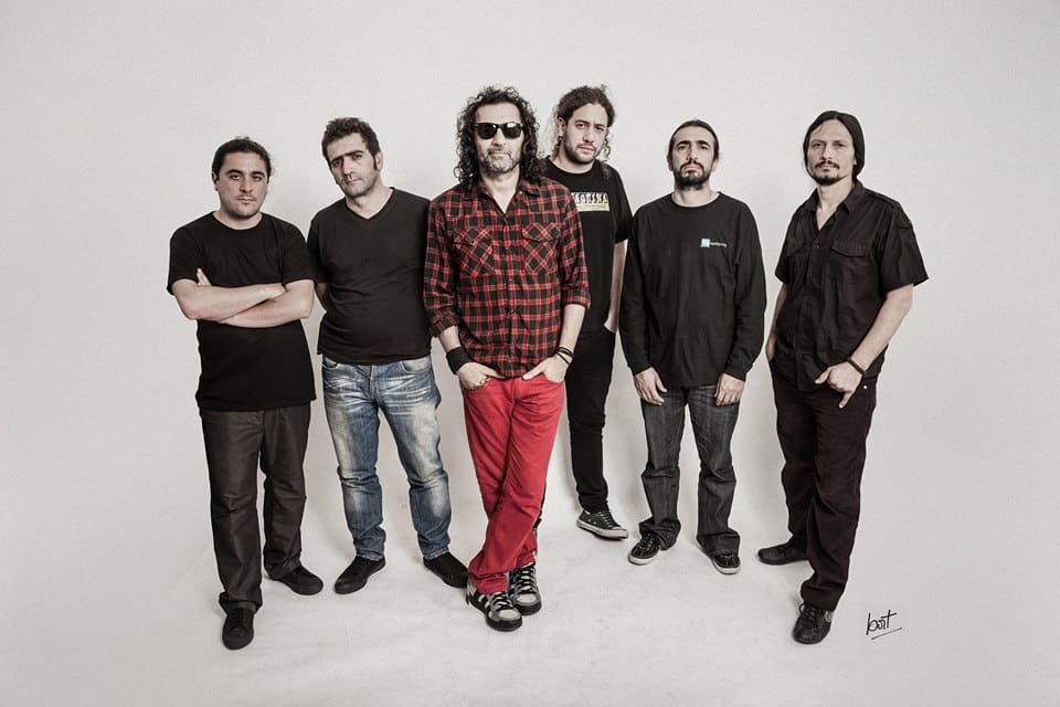 Shhh, "No se lo cuentes a nadie" - Los Pérez García lograron superar sus propios límites entre tiempo y espacio con un nuevo proyecto de doce canciones grabadas íntegramente de forma independiente en el estudio Romaphonic. Su sexto disco ya esta en las calles y se prepara para ser presentado formalmente el 8 de agosto en el Teatro Vorterix. perezgarcia