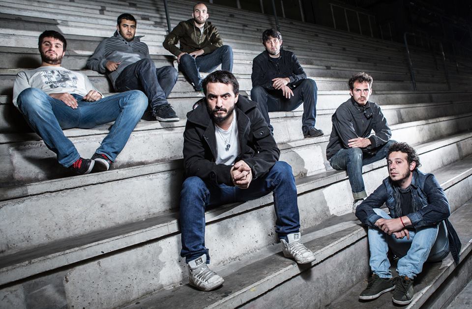 Salta la banca: "Hicimos un disco con palabras que nadie dice" - A pocos días de debutar en el Luna Park, Salta La Banca nos adelanta los detalles del show, cómo vivieron el crecimiento de sus discos y el por qué de ese fenómeno tan masivo que han logrado desde la autogestión. salta la banca