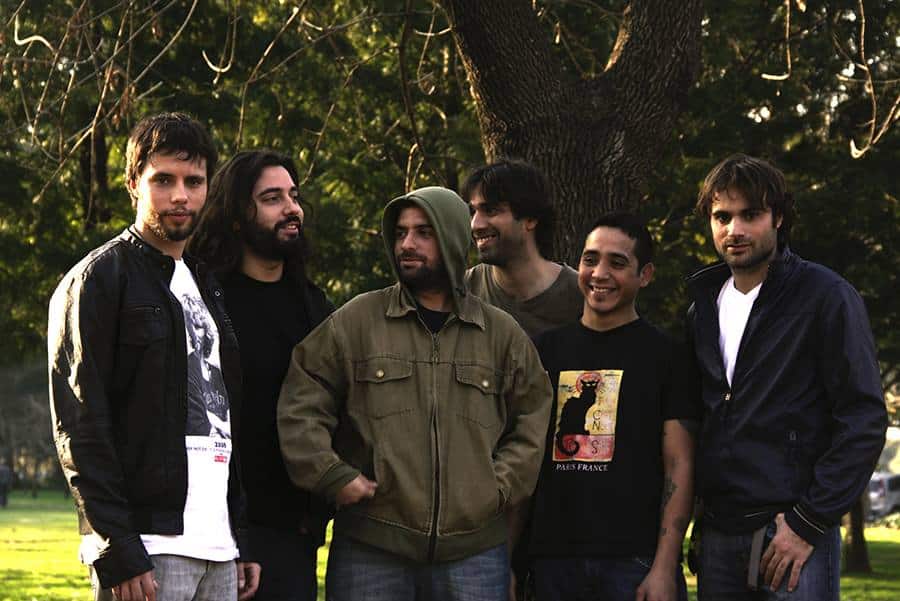 Simon Basta te devuelve la sonrisa - Simon Basta despidió su segundo disco y ya está trabajando en lo que será su próxima producción independiente. simon basta