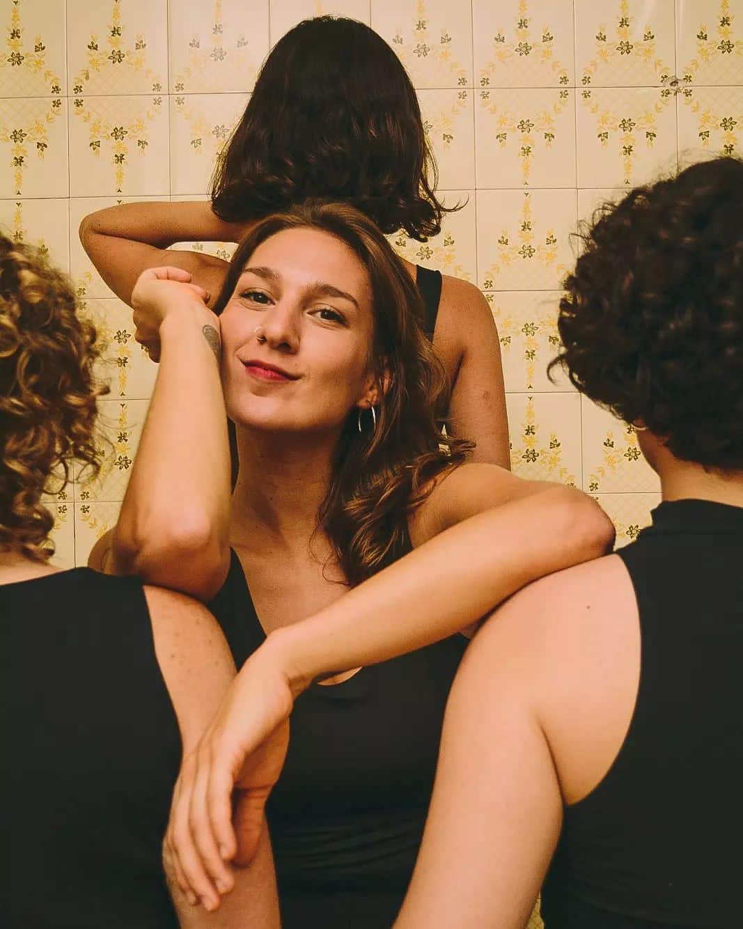 Tina: "Me veo en la tarea de comunicar la simpleza y claridad" - Martina Pérez Cabrera nació en Buenos Aires y desde su niñez se sintió atraída por contar historias, encontrando en la música un campo para desarrollarse. Tina