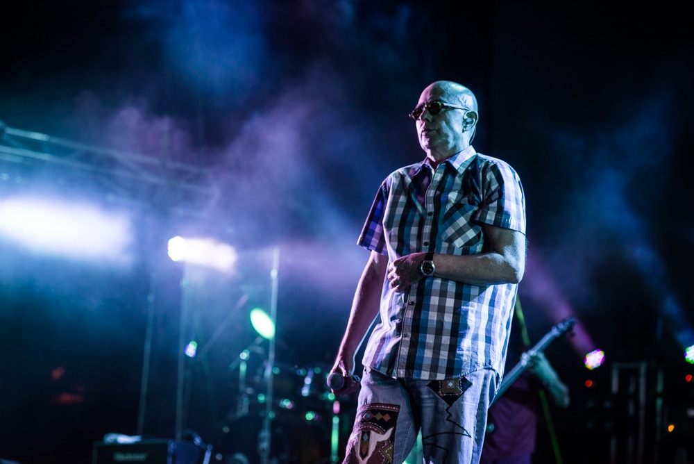 Indio en Mendoza: algún día se van a avivar - "No importa si no se escucha, esto es una fiesta igual", me dijo un pibe a mi lado que intentaba justificar de cualquier forma al Indio Solari. Pero internamente, él sabía que con un volumen adecuado, la misa era completa. 0394fd52 131d 4dee aa0f eedef8988479
