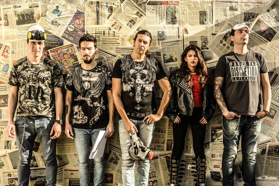 Maldita Ramona: "Un cóctel bastante explosivo" - “El sonido de Maldita Ramona es un sonido actual, que mezcla la garra del rock con los sonidos electrónicos dando como resultado un cóctel bastante explosivo. En este segundo disco le cantamos a la visión que tenemos del mundo que nos rodea, también al amor y nuestras guerras internas”, explica el frontman. 0be3fa3341ba47c9acea9f92773a4641