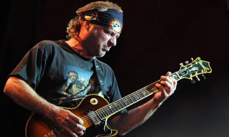 La Renga en La Plata - El 30 de mayo de 2009 La Renga protagonizó un hecho inédito en el rock argentino: su show en el Estadio Único de La Plata fue transmitido en vivo a través de una cadena de radios comunitarias. El programa lo condujo el Ruso Verea, y la banda dejó en claro que su decisión era parte del apoyo a la lucha contra los monopolios de la comunicación. 0fbac4a6 8288 45ba 9644 18f8c7874330