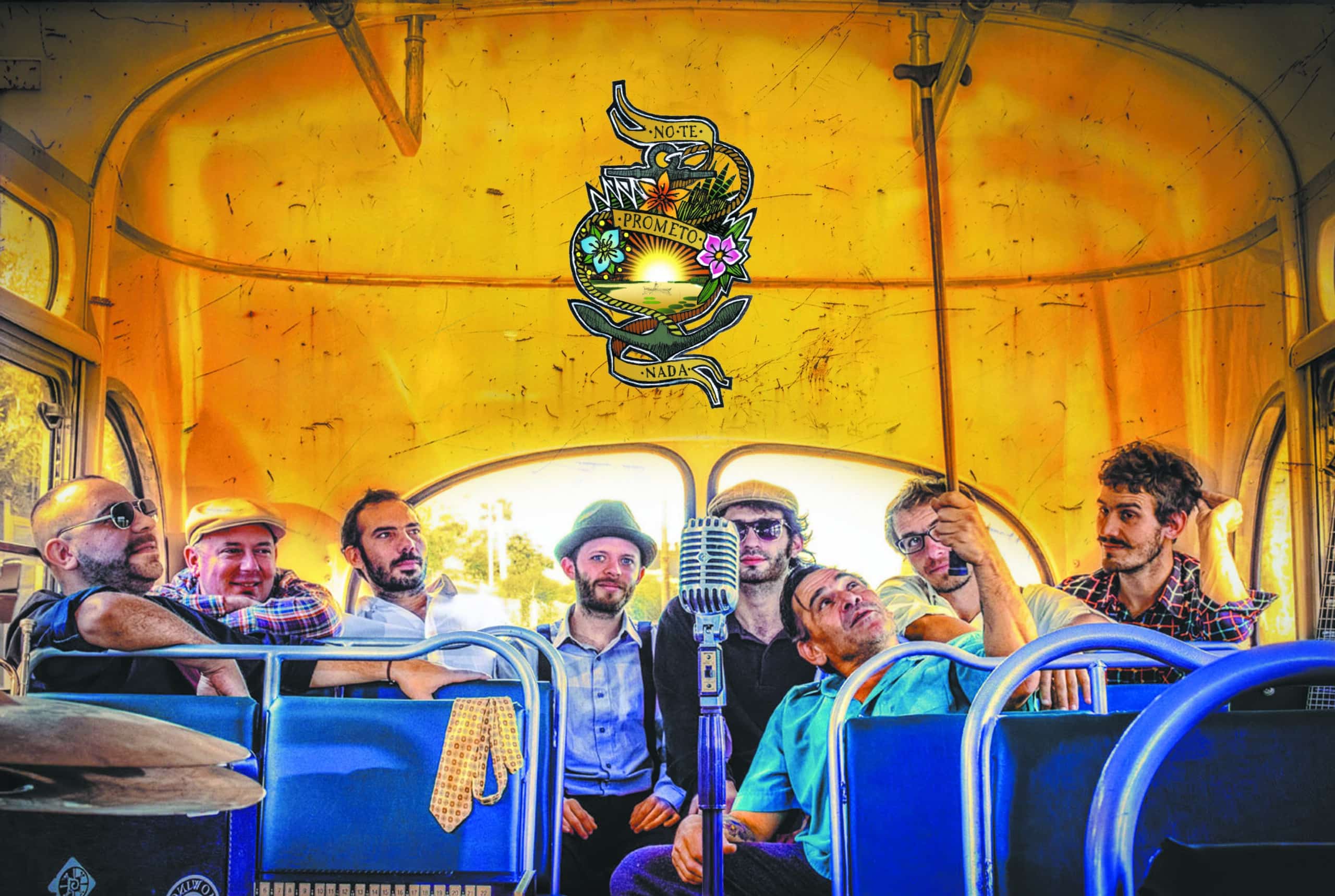 Rosario Smowing presenta nueva canción y video - La rockbigband rosarina por excelencia lanzó "Cuatro caras, cuatro sombras" y sonará en vivo el próximo viernes 9 de noviembre, desde las 22, en el Galpón de la Música de Estévez Boero 980. Las entradas para ver a la Rosario Smowing, de regreso a su ciudad natal tras gira por el viejo continente, se consiguen en el local de Rosario Rock (Corrientes 755, 1º nivel) y por internet a través de la página web de SuperEntrada.
La Rosario Smowing volvió de Europa y trajo nuevas canciones, entre ellas "Cuatro caras, cuatro sombras". En sus pocos días libres, el grupo liderado por Diego Casanova se dedicó a crear material que ahora quiere compartir. Con tan solo una cámara, dos micrófonos y sin tener respeto por la excelencia en audios o calidad de imagen lograron divertirse, porque sin diversión y sin ser atrevido no se llega a lugares arriesgados. O al menos así es para la Smowing. La irreverencia los caracteriza y la hacen canción, sonido y hoy, imagen.
"Convertimos los day-off de una gira en day-on. Hacemos canciones, jugamos con una cámara, fabricamos demos, jugamos con rec y con play... poco stop, exprimimos momentos, producimos, hacemos, jugamos, giramos, andamos... y ahí van 'Cuatro caras'... y ahí van 'Cuatro sombras' una canción nueva, pa' ver y escuchar lo que está orquesta cocina pal' banquete que se viene...", Diego Casanova (Kulturherberge, Wernershöhe, Alemania, agosto 2018).
Entre el puñado de nuevas canciones que El Capitán Casanova se trajo de Europa, “Cuatro caras, cuatros sombras” fue la elegida para jugar a realizar un videoclip en suelo alemán un día de agosto de 2018. El video es idea original de Diego Picech, baterista de esta agrupación, quien estuvo a cargo de la realización, dirección y edición.
Mirá "Cuatro caras, cuatro sombras" de Rosario Smowing acá: 2fa4754d c30e 418e 916f ff48733af157 scaled