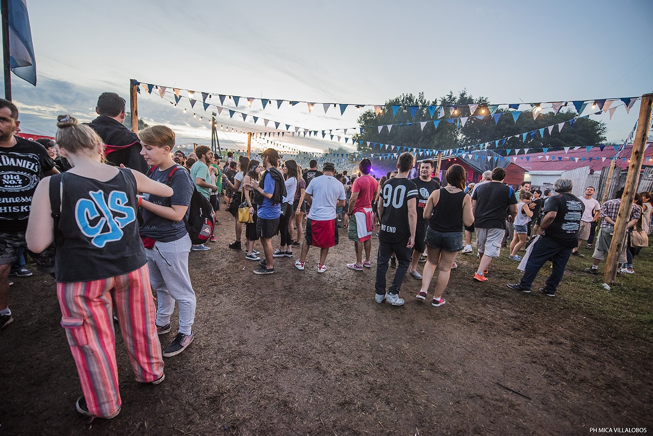 Cosquín Rock 2017: Día 3 - Terminó la edición 17 del festival, que en su última jornada repasó los 50 años del Rock Nacional y tuvo también como protagonistas a La Beriso y la lluvia que opacó el comienzo de la tarde. 4df810bb 758d 468d 9d88 eb5752012897
