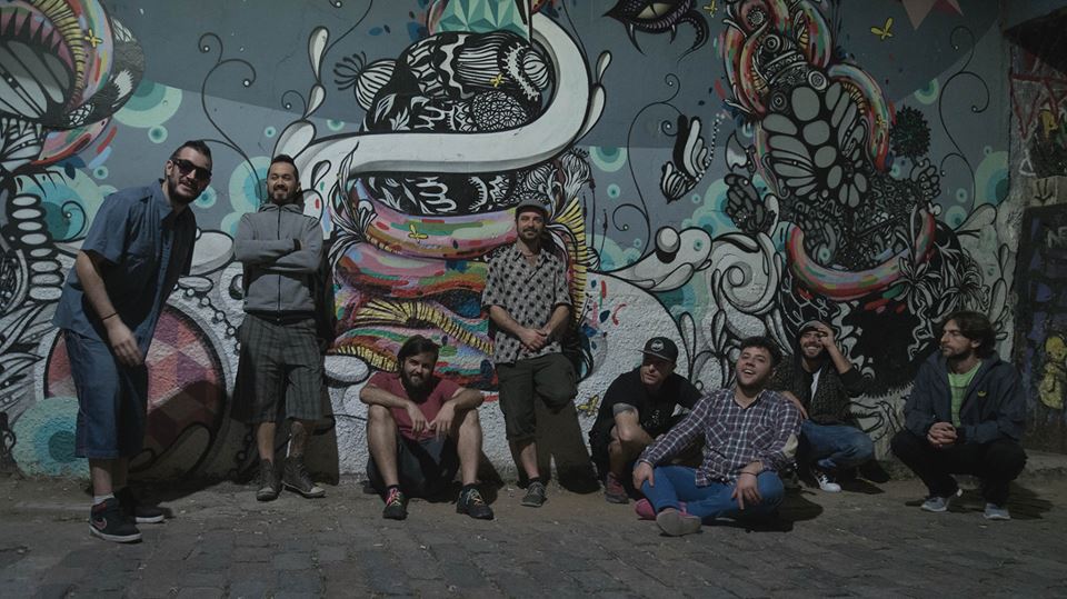 Cosquín Rock: Latinoamérica - En los últimos años, el festival serrano salió de su Córdoba natal para llegar físicamente a otros lugares de América Latina como Colombia, México, Perú, Chile, Uruguay, Bolivia y Paraguay. La edición 2019 del Cosquín Rock en el Aeródromo de Santa María de Punilla contará con varias bandas de algunos de esos países, y aquí recomendamos cuatro de ellas. 5dc1dca0 bebf 4859 8a7d c515f8c6e2cf