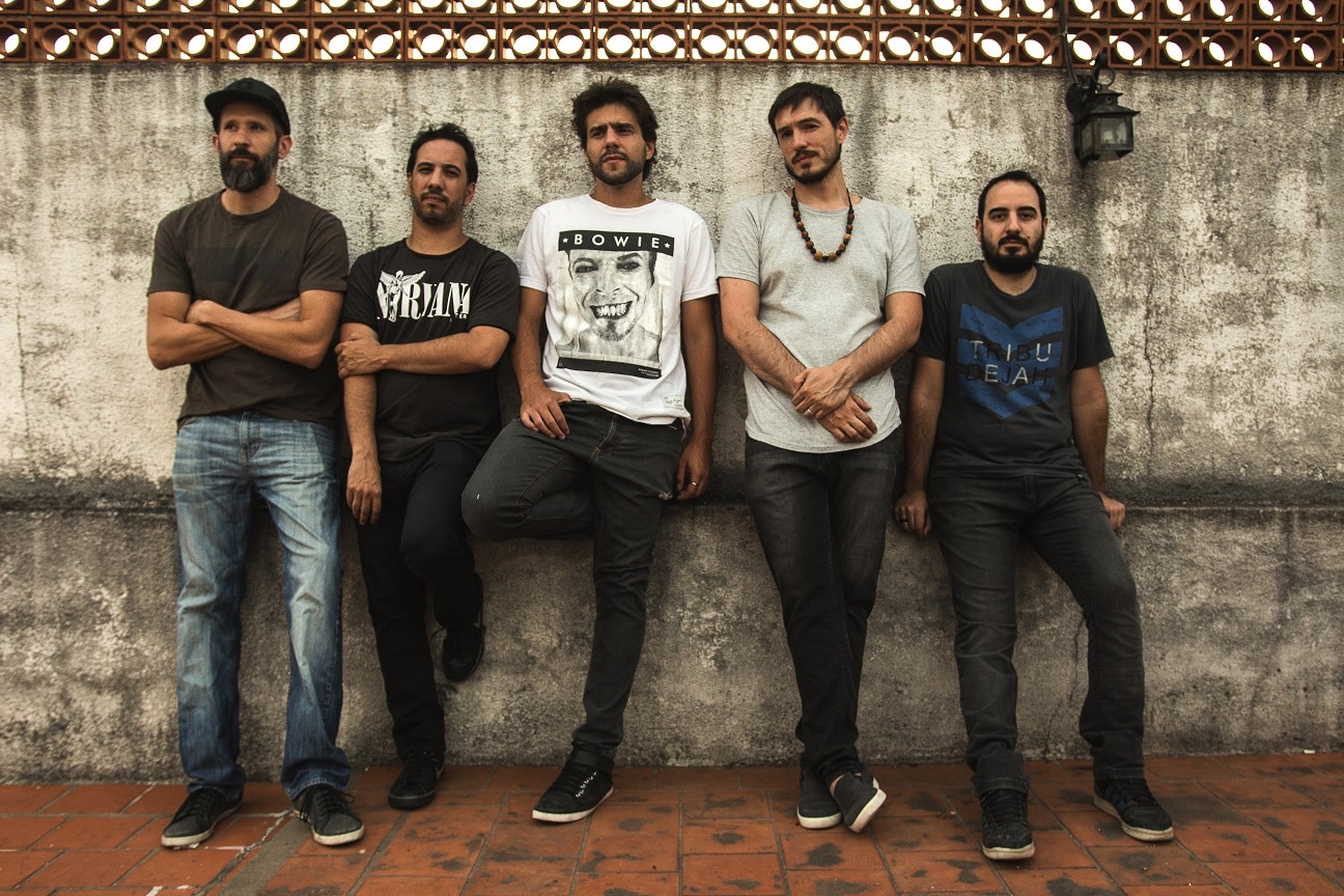 Miniaturas de un Pavote: "No buscamos agradar o vender" - A base de rock, el quinteto porteño lanzó el año pasado su sólido primer disco larga duración, "Uniformes rojos, uniformes negros". 6fb35be5 e45c 404b 939e f91913ebf41f