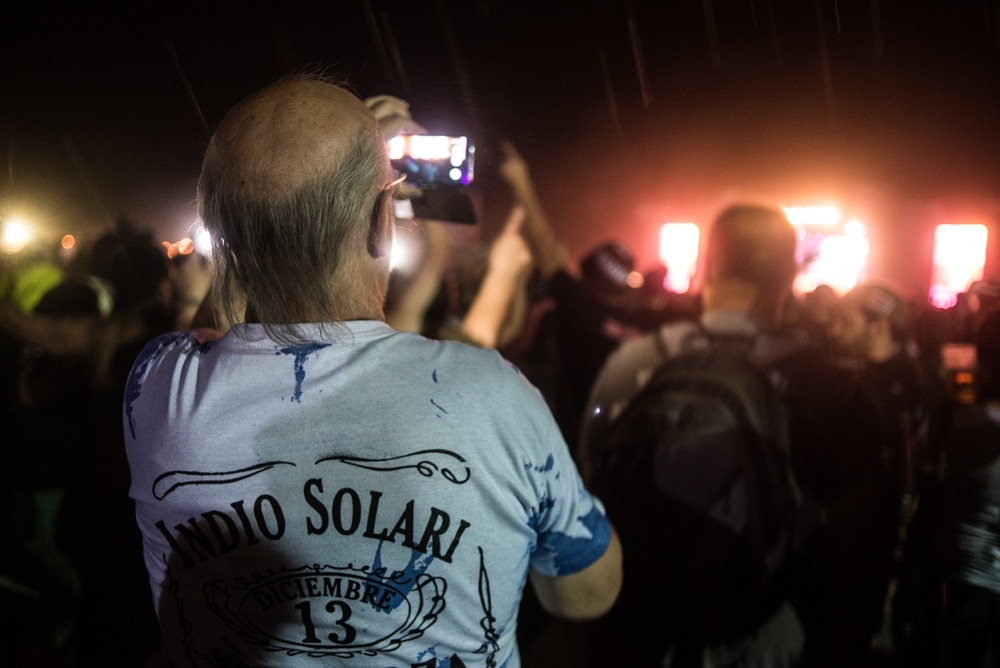 Indio en Mendoza: algún día se van a avivar - "No importa si no se escucha, esto es una fiesta igual", me dijo un pibe a mi lado que intentaba justificar de cualquier forma al Indio Solari. Pero internamente, él sabía que con un volumen adecuado, la misa era completa. 70a968d9 3e23 409f 9417 e60fcd0ef83d