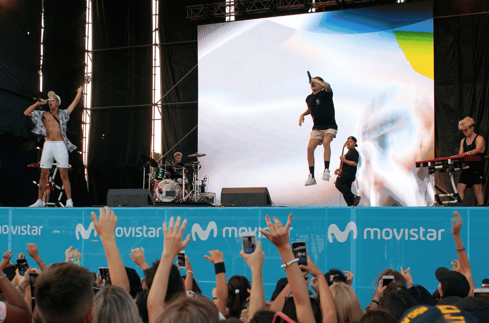 El trap se dueñó del Movistar FRI Music en Pinamar - El sábado pasado, Movistar realizó una nueva edición de su emblemático festival Movistar FRI Music para miles de personas en Pinamar, con algunos de los mejores exponentes locales del trap actual: Cazzu, Khea, Ca7riel y Paco Amoroso. La encargada de la apertura fue DJ Uopa Nachi, que puso a bailar a la gente que se acercó desde temprano a Av. Quintana y Del Tridente, con entrada libre y gratuita. 79ab06ab dc0e 4614 83c9 acfb0aa52ae5