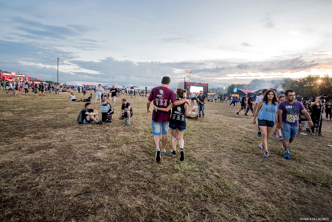 Cosquín Rock 2017: Día 3 - Terminó la edición 17 del festival, que en su última jornada repasó los 50 años del Rock Nacional y tuvo también como protagonistas a La Beriso y la lluvia que opacó el comienzo de la tarde. 7de609e5 0aab 4a3c b8cc 14f8922015ab