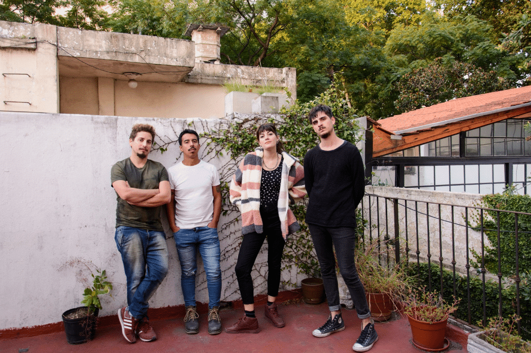 Sobreviento: "Encontramos el sonido que nos sabe definir hoy" - El conjunto bonaerense presenta su segundo disco, "Floresta", en el que muestran un vuelco más firme hacia el pop, sin abandonar el rock y la canción como base. 86e22f0c 4564 4c34 b7b3 4f58ade91b45
