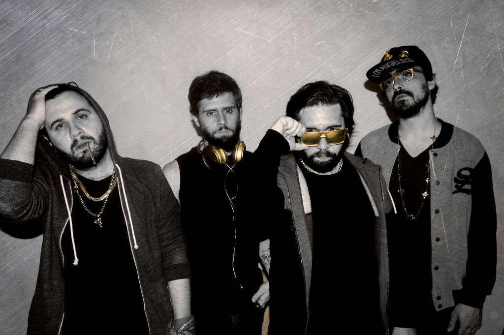 Full Chamba: "Estamos muy cebados con la música negra" - "Estamos muy orgullosos con el disco –reconoce Alfonso Devoto, voz y guitarra de Full Chamba–. Habíamos hecho un lindo recorrido con el EP; y la banda, que se formó alrededor de esas primeras canciones, se afianzó como grupo humano y artístico, era importante para nosotros encarar un trabajo de cero". Full Chamba