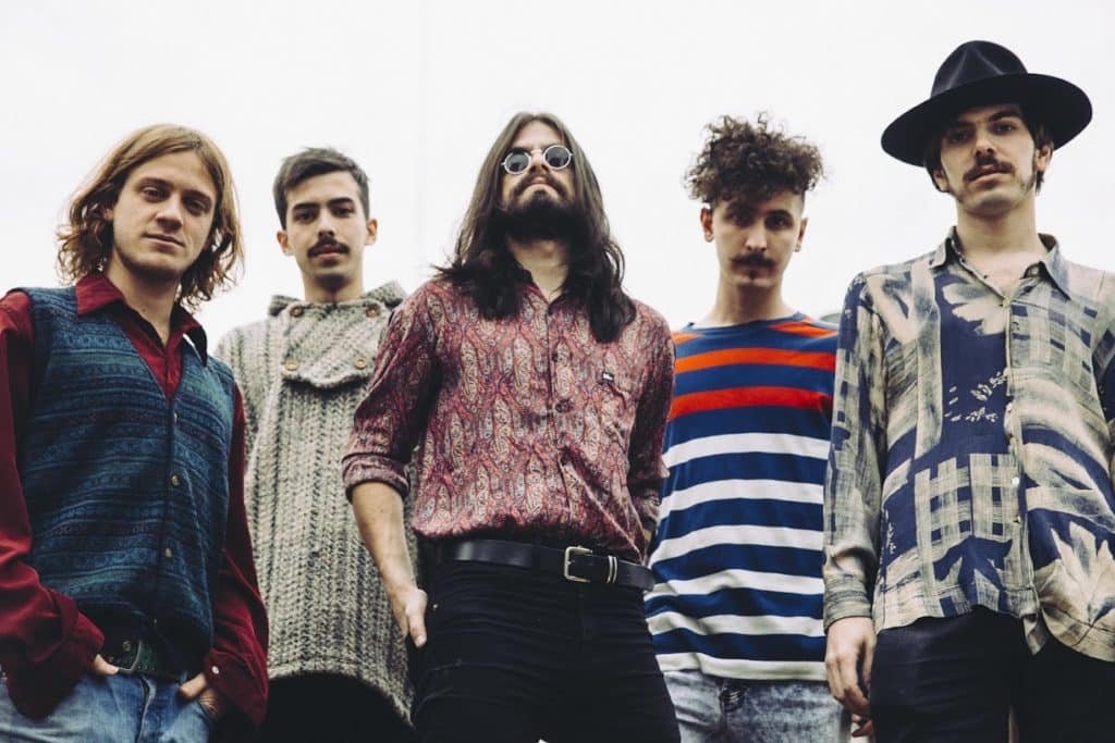In Corp Sanctis: "No nos arrepentimos de nada" - El álbum incluye mucha instrumentación, aires pop impregnados por la psicodelia, algunas pizcas de blues y fuerte presencia de riffs de guitarra. Con el abanico de estilos que elige recorrer In Corp Sanctis, en este fugaz y eficaz viaje musical queda demostrado el concepto de libertad que enmarca al disco. In Corp Sanctis