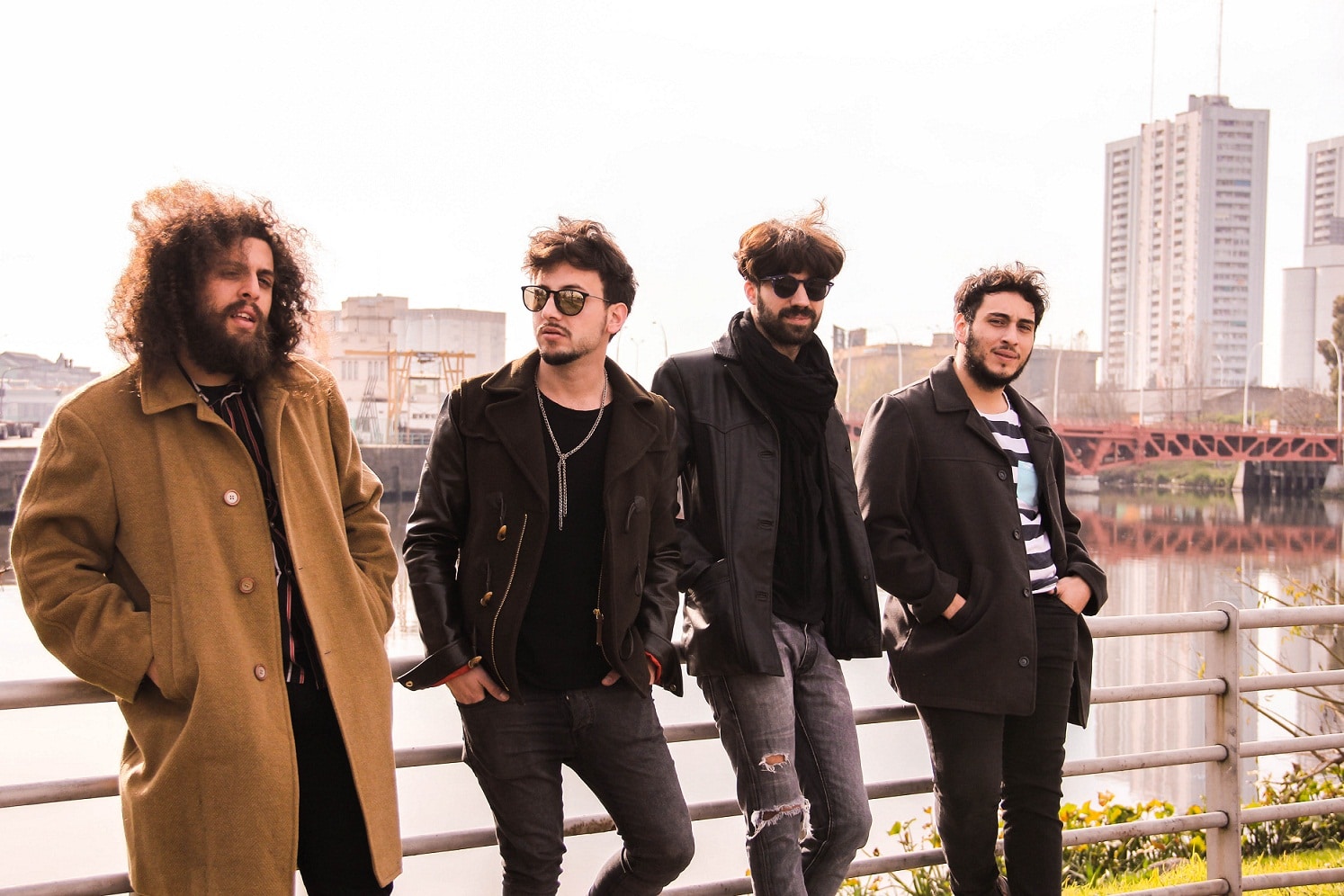 Ragazzas: "Es un disco urgente" - Tras el debut con “Detrás de la rompiente” (2011) y “Crecieron los mares” (2013), Ragazzas autodefine este 2016 con nuevo álbum como el mejor momento para la banda, y Rulli señala que el sentimiento vivido al escuchar la placa terminada fue el de “realización”. Ragazzas