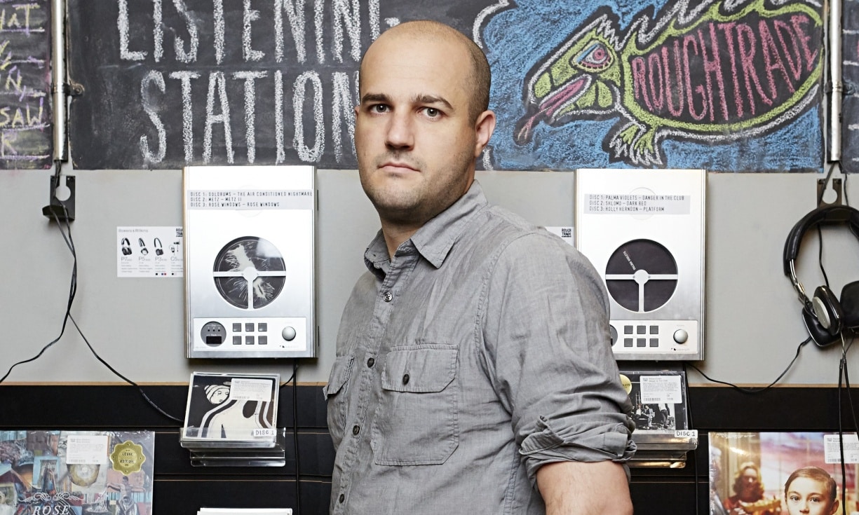 Cómo la música se liberó - El libro de Stephen Witt demuestra que no fue el intercambio de archivos lo que llevó a la industria de la música a estar de rodillas, sino una conspiración criminal organizada. Por Steven Poole, para The Guardian. Stephen Witt