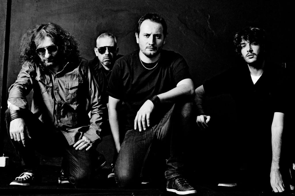 Trebolares: "No bajamos los brazos" - “Trebolares es un proyecto musical que se realiza con un alto grado de responsabilidad y profesionalismo, y no es para nada fácil, ya que requiere de mucho tiempo, mucha dedicación, mucha atención en cada uno de los detalles que la banda quiere mostrar, y también una inversión importante, algo que para una banda independiente es fundamental y que no siempre sus integrantes están en condiciones de afrontar”, así es como su baterista, Eduardo Coiset, describe al conjunto formado en 2010 y que se completa con Matías Santa (guitarra y voz), Ignacio Bevacqua (guitarra) y Cristian Cariddi (bajo). Trebolares