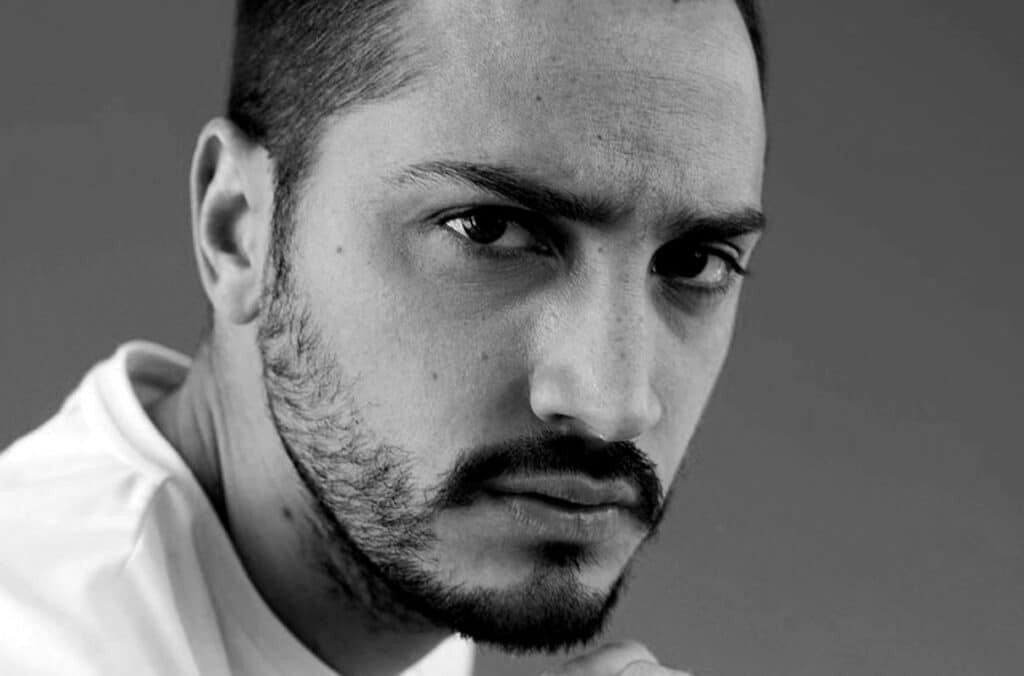 Abril Sosa - Abril Sosa integró Catupecu Machu, como baterista principalmente, y luego lideró Cuentos Borgeanos hasta su disolución en 2010. Luego de la separación de esa segunda banda en junio de 2010, Sosa se fue a vivir a Nueva York por un tiempo, para luego regresar con proyecto solista, nuevo disco y presentaciones en vivo. Abril Sosa