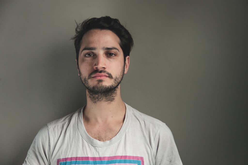 Abril Sosa - Abril Sosa integró Catupecu Machu, como baterista principalmente, y luego lideró Cuentos Borgeanos hasta su disolución en 2010. Luego de la separación de esa segunda banda en junio de 2010, Sosa se fue a vivir a Nueva York por un tiempo, para luego regresar con proyecto solista, nuevo disco y presentaciones en vivo. Abril Sosa