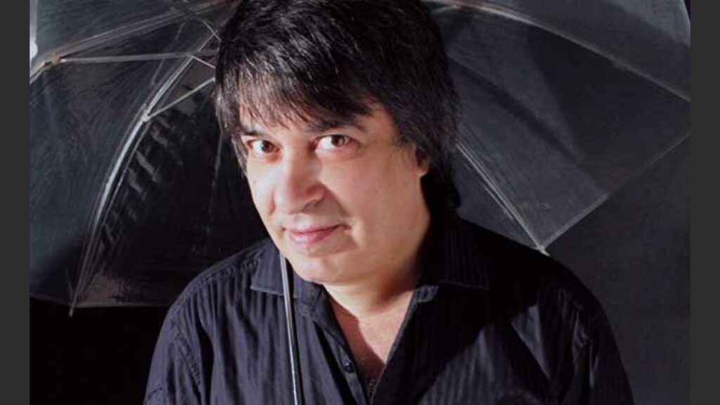 Adrián Otero - Adrián Otero lideró Memphis La Blusera, una de las bandas de blues con más trayectoria en el rock argentino desde 1978 hasta que a comienzos de 2008 anunció el inicio de su carrera solista. Adrián Otero
