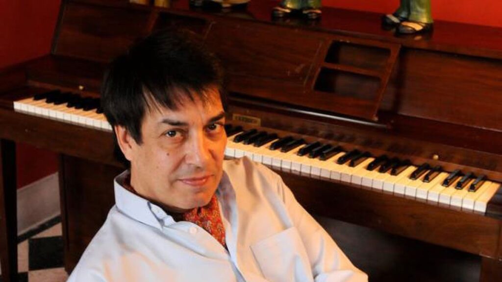 Adrián Otero - Adrián Otero lideró Memphis La Blusera, una de las bandas de blues con más trayectoria en el rock argentino desde 1978 hasta que a comienzos de 2008 anunció el inicio de su carrera solista. Adrián Otero