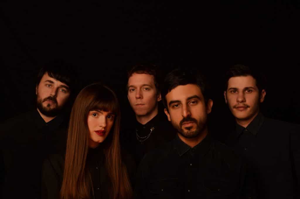 Anticasper: "No queremos repetirnos" - Anticasper completa sus filas con David Fontana (voz y guitarra), Federico Kenis (guitarra y teclados), Sofía Marín (trompeta y teclados) y Pablo Olmedo (batería). Tienen en su haber tres materiales discográficos: "Venado Tuerto" (2010), "Armónicus Daltónicus" (2012) y "El éxtasis del siglo" (2015). anticasper