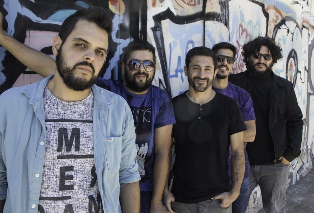 Atropello Carregal: "No dejamos de ser nosotros" - Con la salida de Juan Franke a mediados de 2016, su guitarrista Gonzalo Fernández tomó además el rol de cantante en el conjunto bonaerense de rock que ya tiene en su haber tres materiales editados: "Marily Munro" (2008), "Partido" (2012) y "Atropello Carregal y la moral de la naturaleza" (2014). atropello
