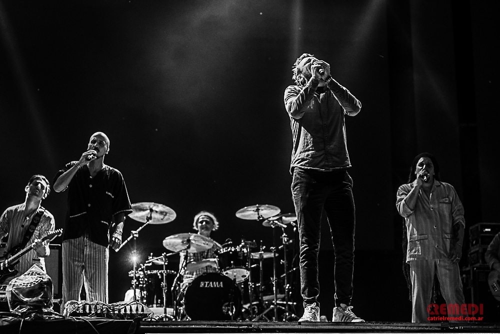 Cosquín Rock '16: Día 3 - Pasó la décimo sexta edición del festival en las sierras de Córdoba, y en su última jornada el escenario principal mostró grandes presentaciones de Bersuit Vergarabat, Babasónicos y los debutantes Los Caligaris y los uruguayos La Triple Nelson. b3775716 1f9c 4873 8f95 7f58040736d7